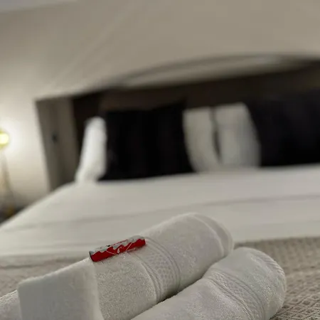 Regina In Verona - Sky Tv, Wifi E Breakfast Box