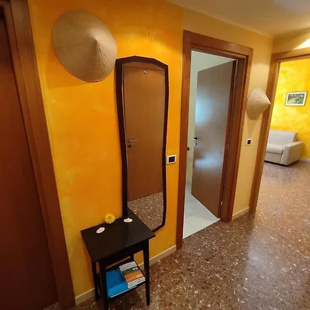 Mi Affaccio Sulla Piazza Milánó