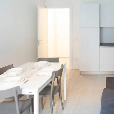 Ce6 - Corso Sempione • Large Milano