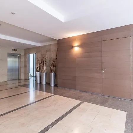 Apartment Design Con Terrazza In Via Masera 6