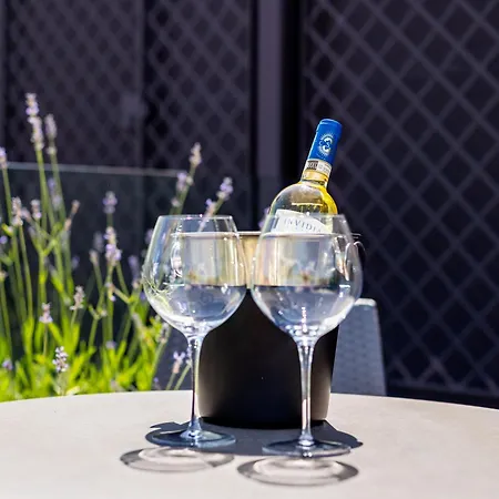 Nj Hotels&apartments San Pietro All'orto 6