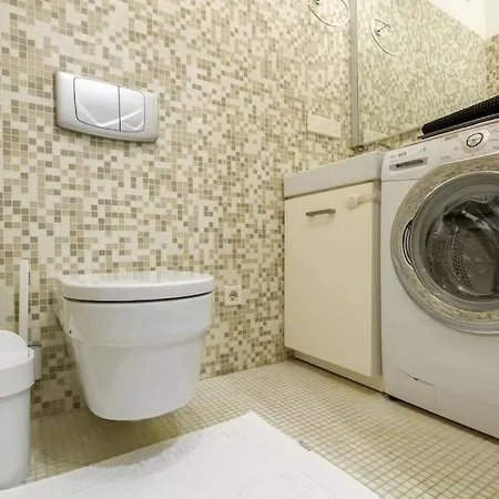 - Luxury Flat Near Duomo Apartment