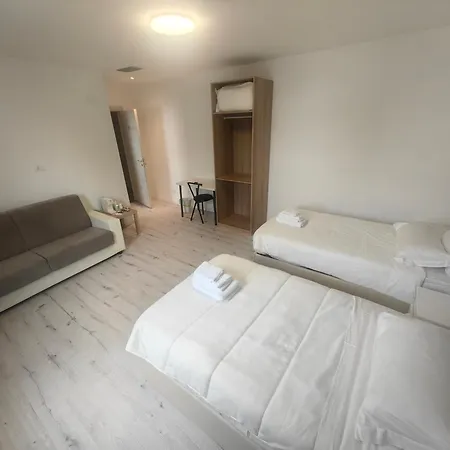 Milanforester Apartman *