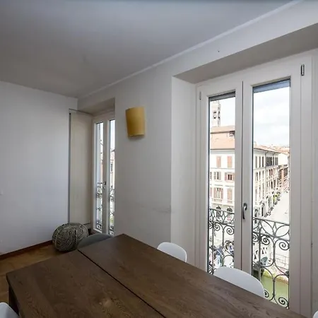 Wonderfull Two Floors Navigli 公寓 *