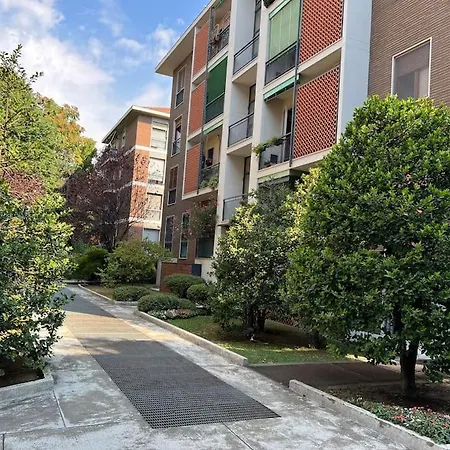 And Cosy Flat In Area * Milano