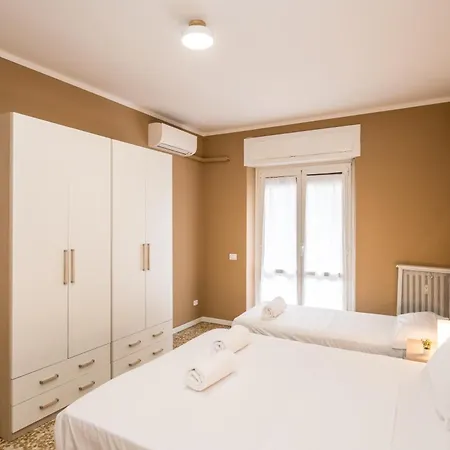 Shortmi Canonica Apartament Mediolan
