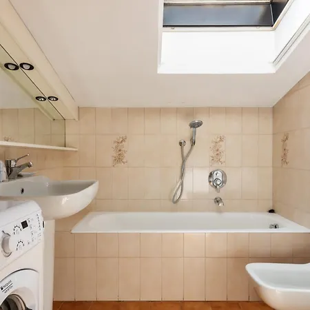 Elegante Bilocale Con Postazione Lavoro San Babila Appartement
