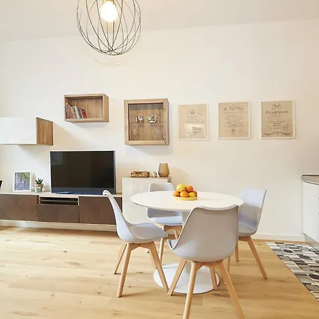 Urban Flats - Center *