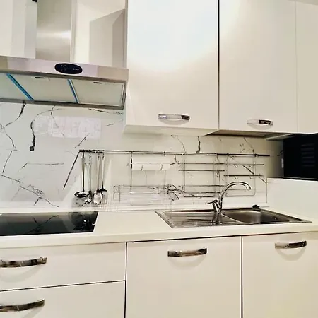 New And Elegant On The Navigli Netflix E