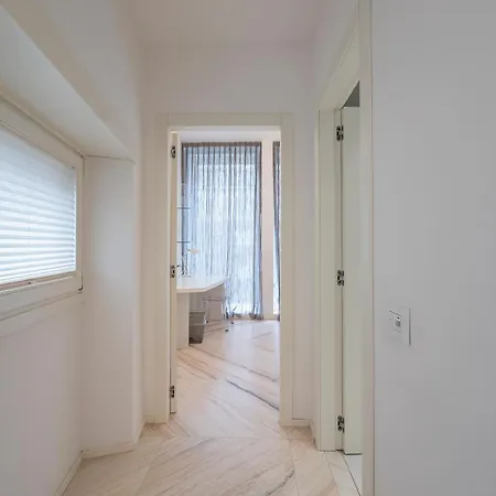 Youhosty - Duomo Apartment Mailand