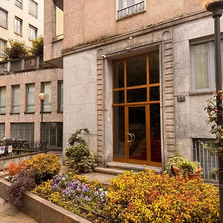 San Babila Design R&r * Милан