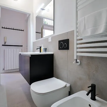 Suity L Pisacane 53 Milano