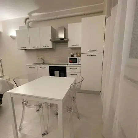 Regina In Sky Santa Giulia - Sky Tv, Wifi E Breakfast Box * Milaan