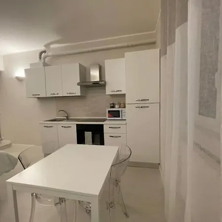 Apartmán Regina In Sky Santa Giulia - Sky Tv, Wifi E Breakfast Box Milán