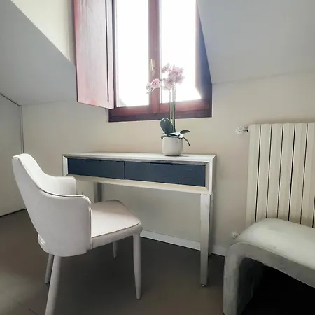 Apartment Comecasa 10 Minutes Walk From Duomo 2 Bedroom
