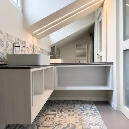 Apartment Comecasa 10 Minutes Walk From Duomo 2 Bedroom Milan