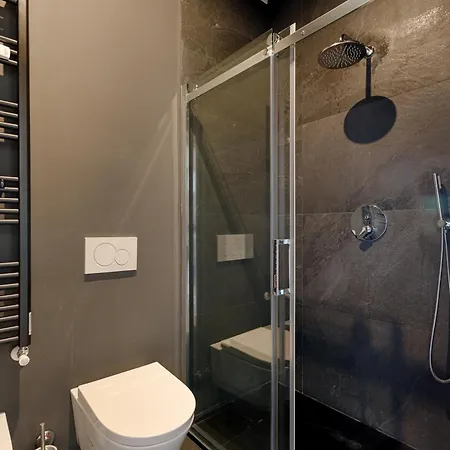Guesthost - Bright Apartman Milánó