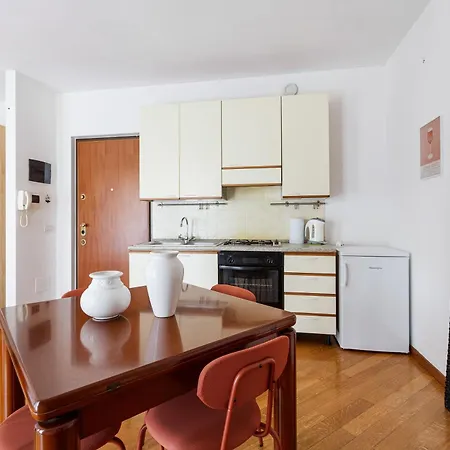 Apartman Cosy With Balcony & Private Garage *