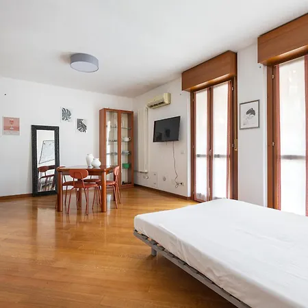Apartman Cosy With Balcony & Private Garage *