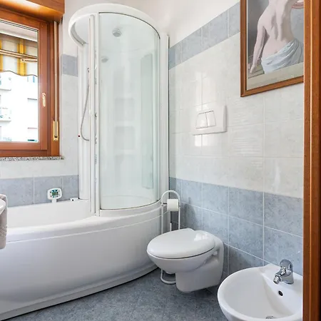 Cosy With Balcony & Private Garage Appartement Milan
