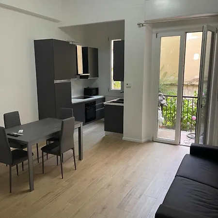 Ampio Bilocale Zona Navigli * מילאנו