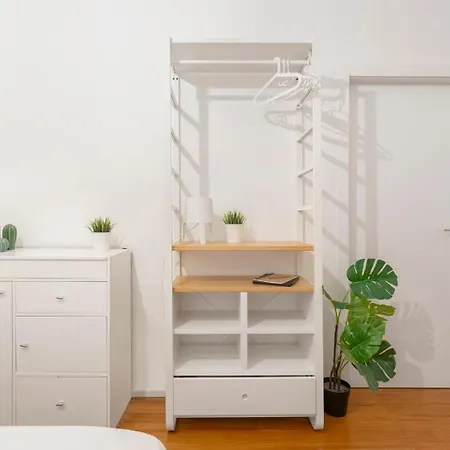 New! Lovely & Friendly In Center B * Милан