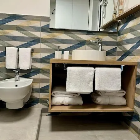 Apartamento Splendido Bilocale In Via Madonnina, Zona Brera