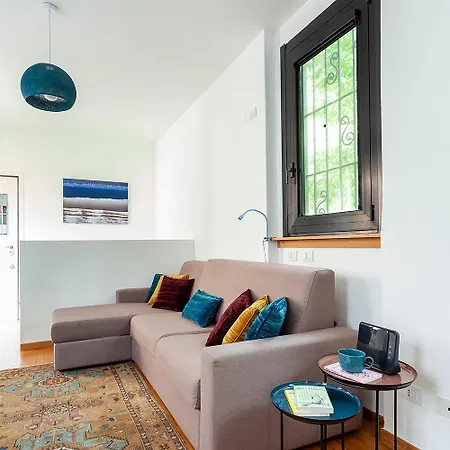 Duplex Luminoso In Zona Residenziale 公寓 *