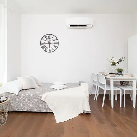 The Rent - Cozy Close To Navigli Apartment Mailand