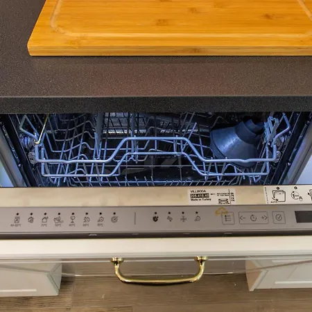 Accogliente A Pochi Passi Dalla Metro, San Siro E Con Aria Condizionata Apartamento *