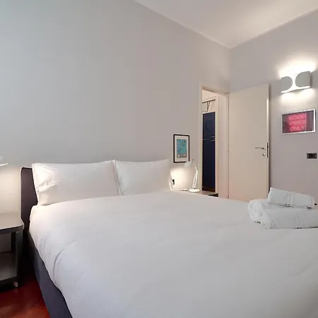 Xenia - Intimate 10 Min From Duomo شقة *