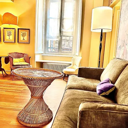 Elegant Historic On A Tree-lined Avenue Near Cadorna Station *