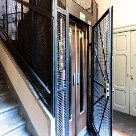 Loft House Via Della Spiga 50 Апартаменты *