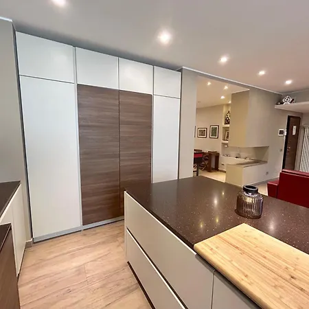 R39 Elegant With Private Parking Милан