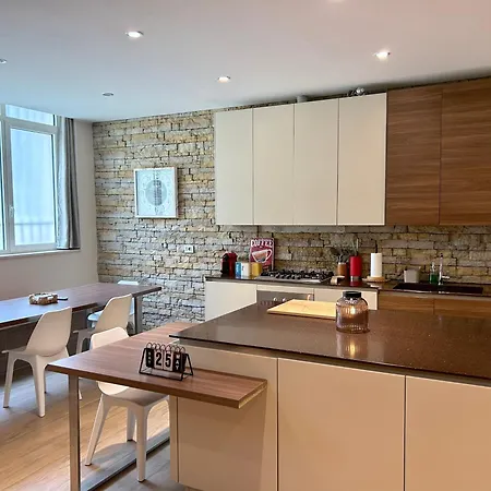 R39 Elegant With Private Parking * Милан