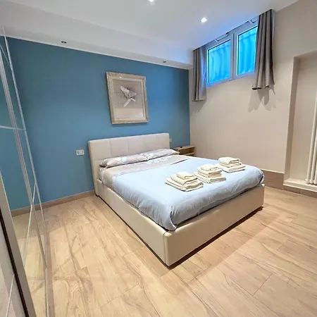 R39 Elegant With Private Parking Apartman *