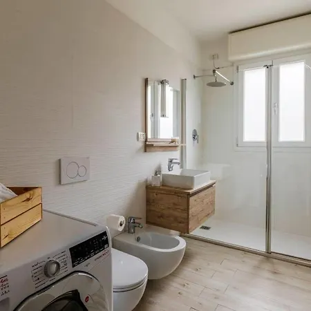 Brand New 3 Bedrooms In Navigli Area شقة ميلان