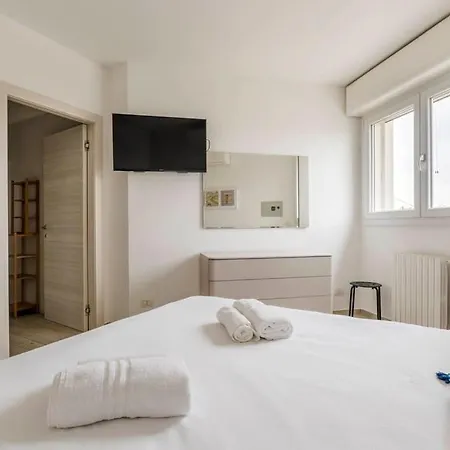 شقة Brand New 3 Bedrooms In Navigli Area ميلان