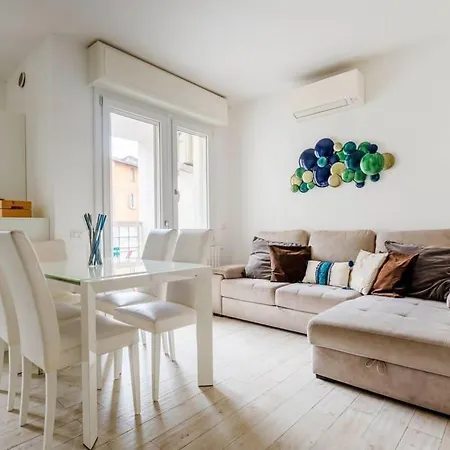 Brand New 3 Bedrooms In Navigli Area ميلان