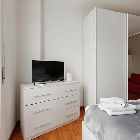 Guesthost - Cosy Milano- Bisceglie M1 Lejlighed Milano