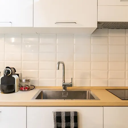 - Alzaia Naviglio Grande * ميلان