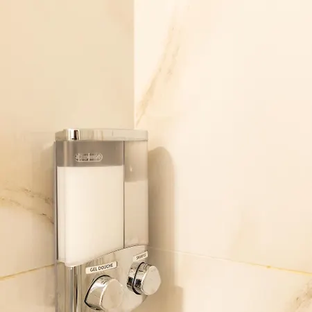 - Alzaia Naviglio Grande *