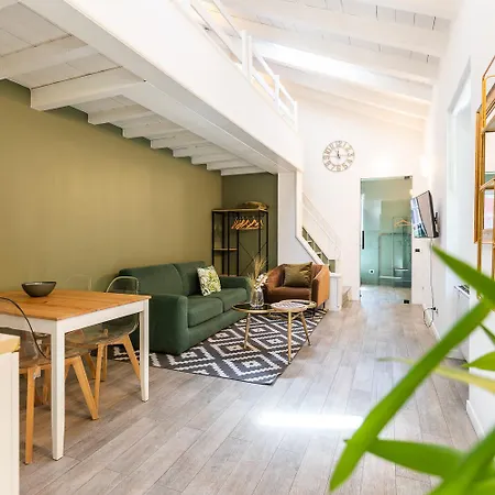 - Alzaia Naviglio Grande ميلان