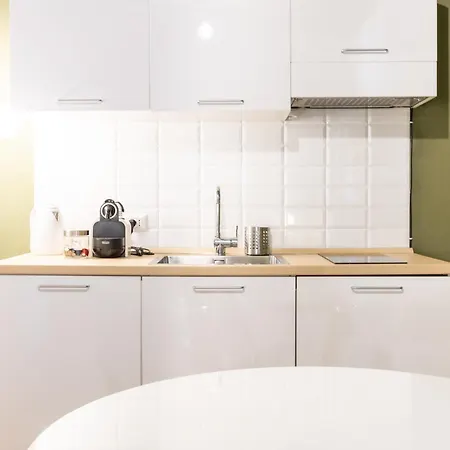 - Alzaia Naviglio Grande