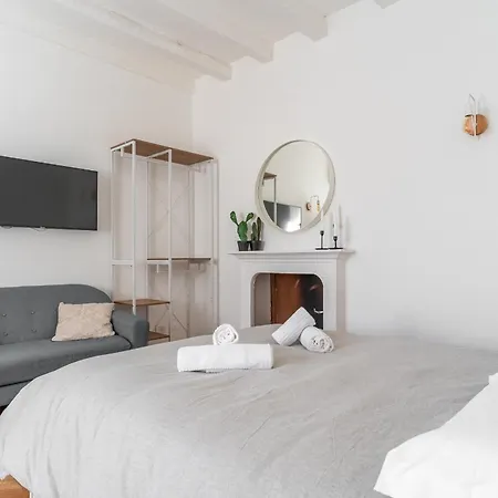 - Alzaia Naviglio Grande شقة *