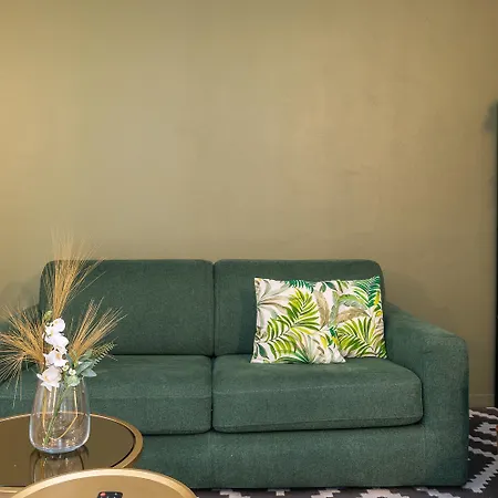 - Alzaia Naviglio Grande *