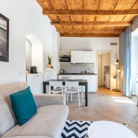 - Alzaia Naviglio Grande شقة *