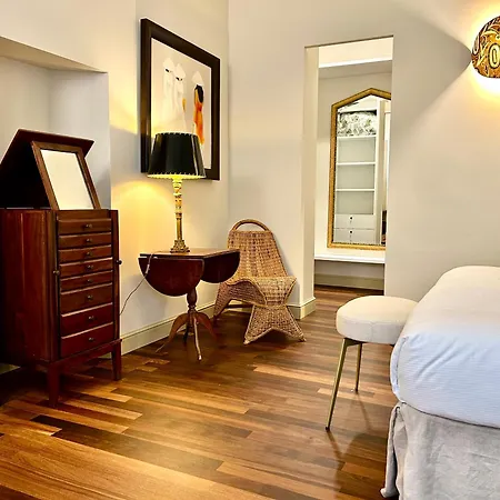 Elegant Historic On A Tree-lined Avenue Near Cadorna Station Apartment