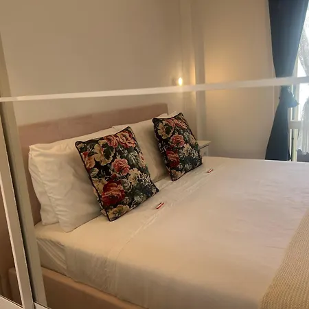 Regina In Melegnano - Wifi, Breakfast Box And Terrace Apartamento Milão