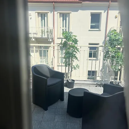 Regina In Melegnano - Wifi, Breakfast Box And Terrace Apartamento *